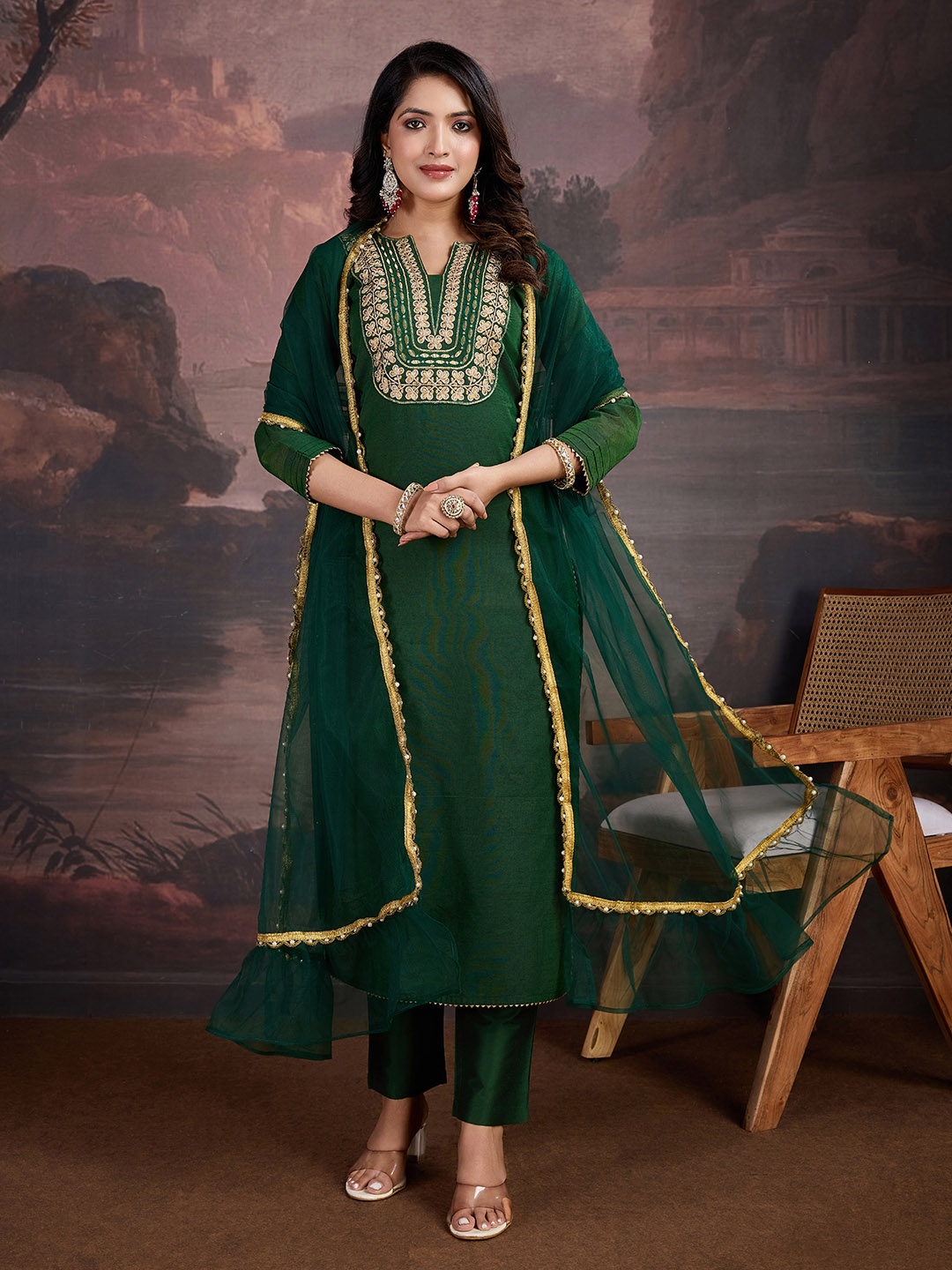 

House of Pataudi Floral Embroidered Notch Neck Straight Kurta With Trouser And Dupatta, Green