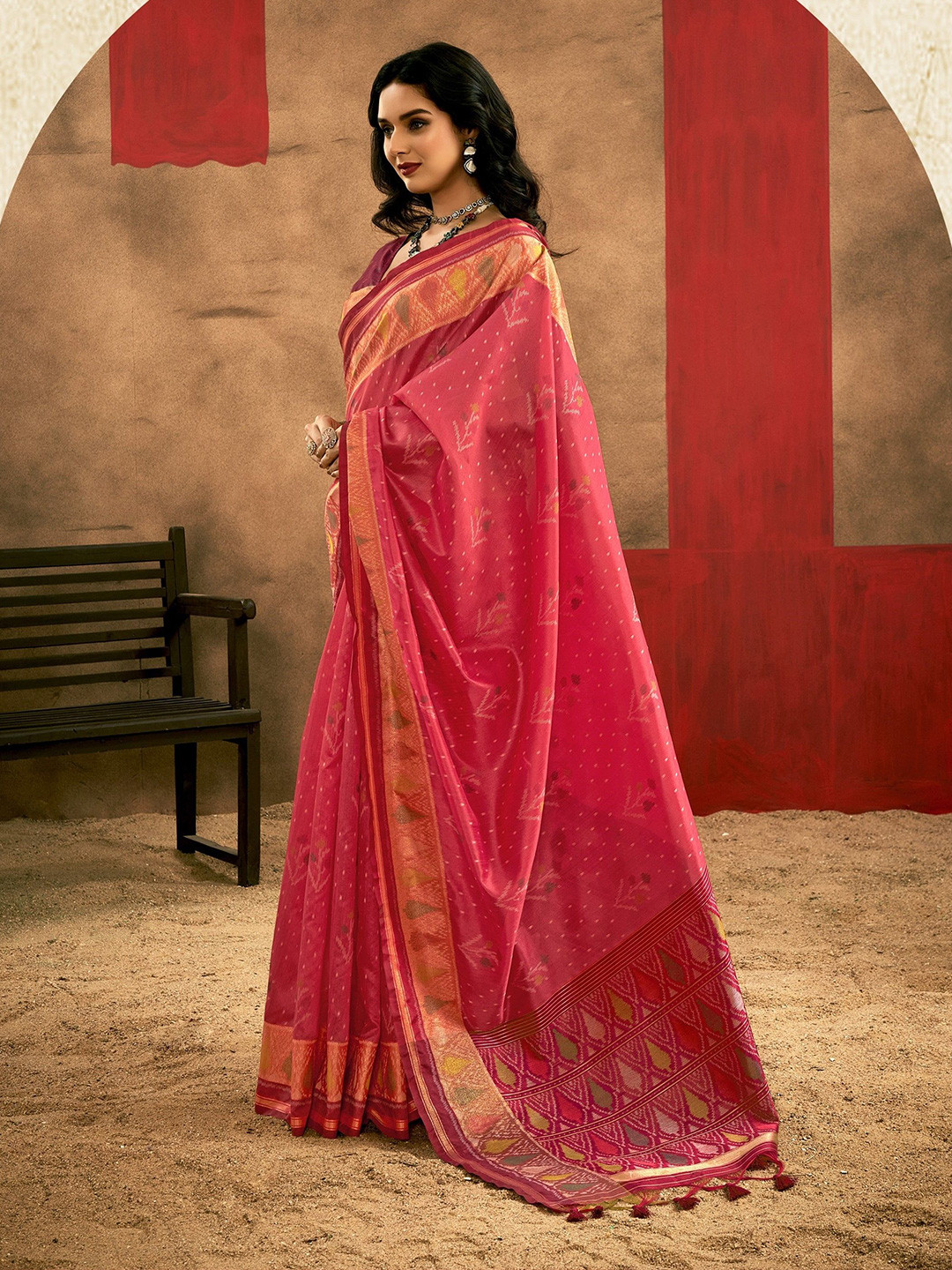 

PEENGAX Woven Design Zari Silk Cotton Patola Saree, Pink