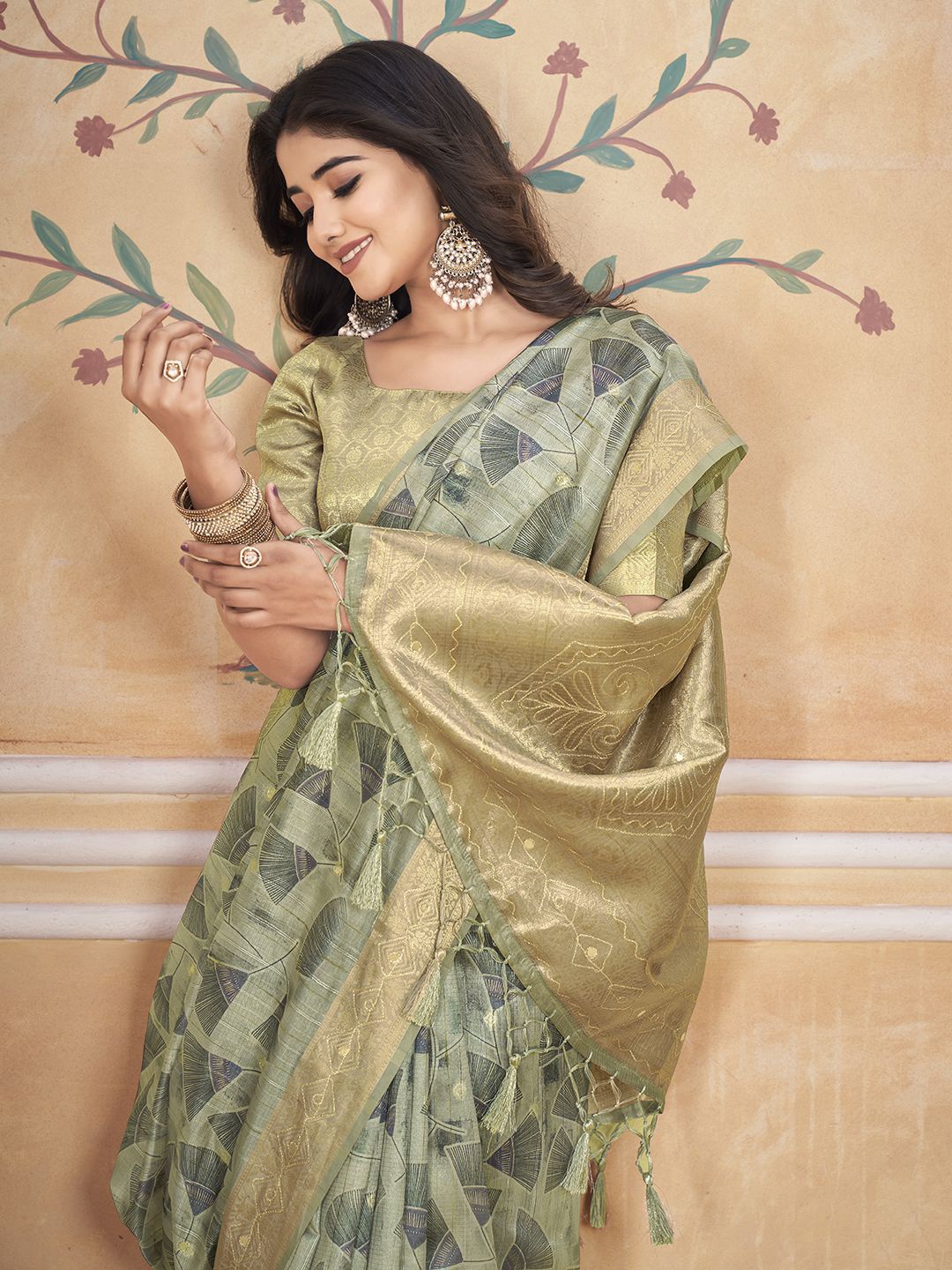 

Mitera Woven Design Zari Silk Blend Banarasi Saree, Green