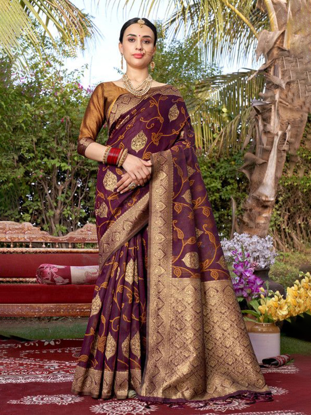 

sagarika Woven Design Zari Chanderi Saree, Burgundy