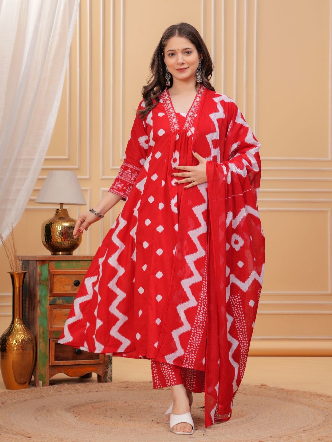 

MANOJAVA Geometric Printed V-Neck Pure Cotton A-line Kurta With Palazzo And Dupatta, Red