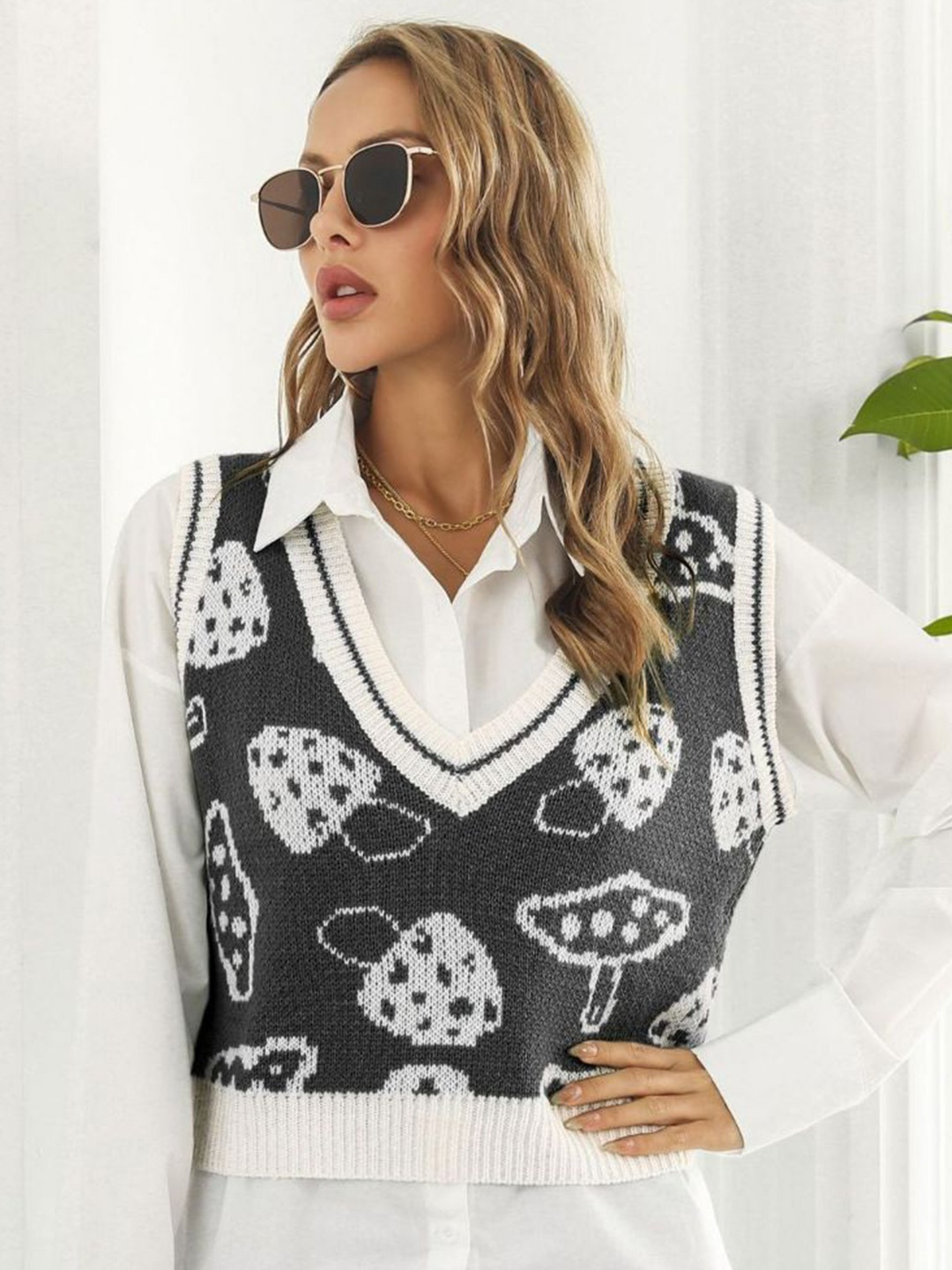 

Oh Rare Women Printed Crop Pullover Sweater, Black