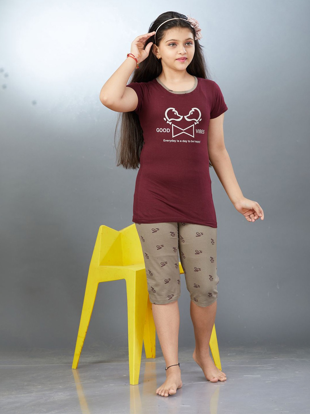

HYBORN Girls Printed Round Neck Pure Cotton T-Shirt With Capris, Maroon
