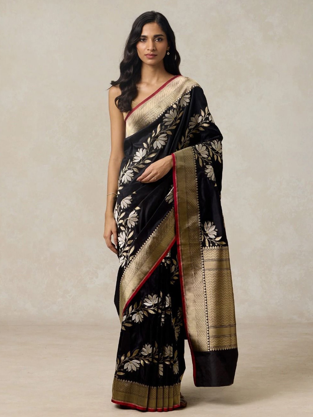 

ZIKARAA Woven Design Zari Pure Silk Saree, Black