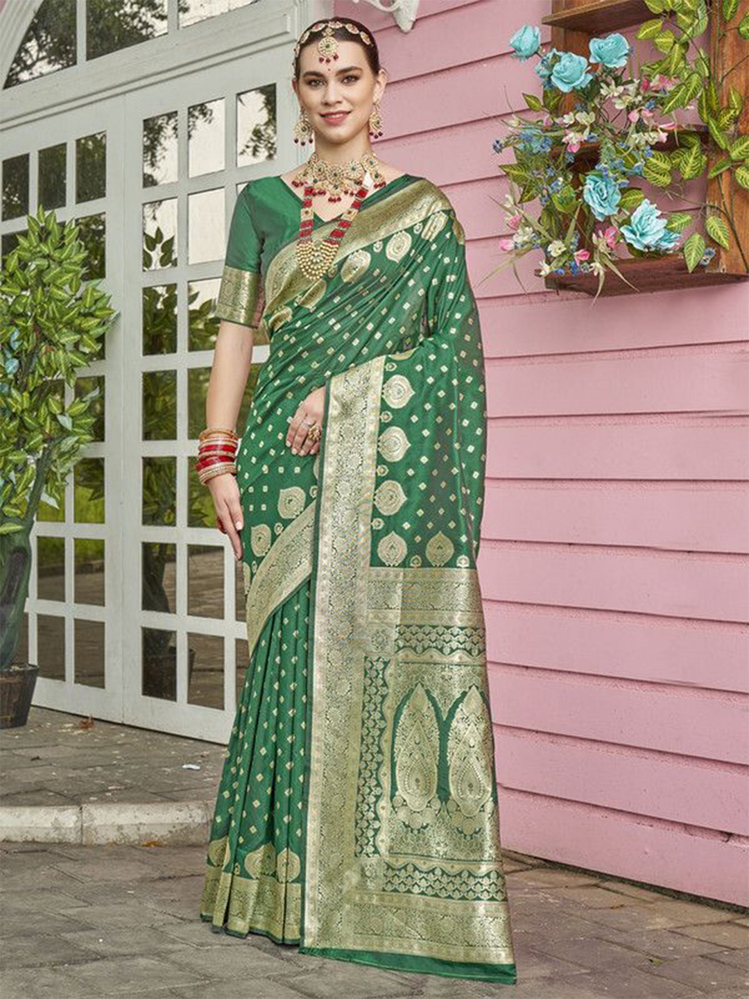 

sagarika Woven Design Zari Banarasi Saree, Green