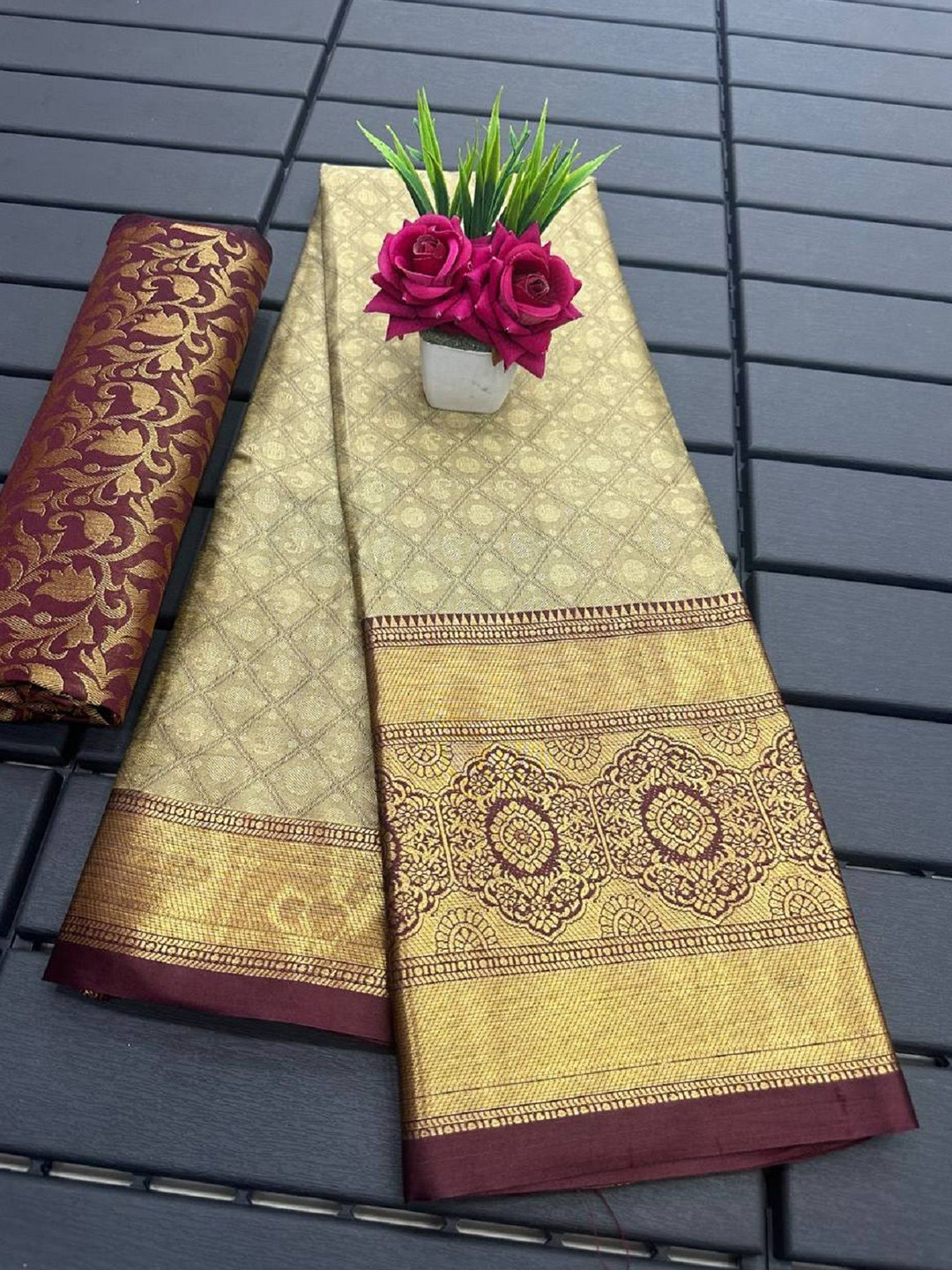 

Aika Woven Design Zari Pure Silk Banarasi Saree, Brown