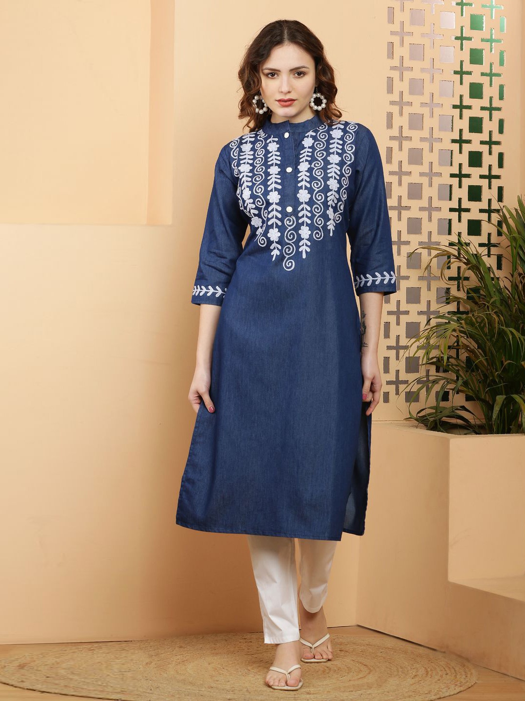 

Sellingsea Floral Embroidered Mandarin Collar Thread Work Straight Kurta, Blue