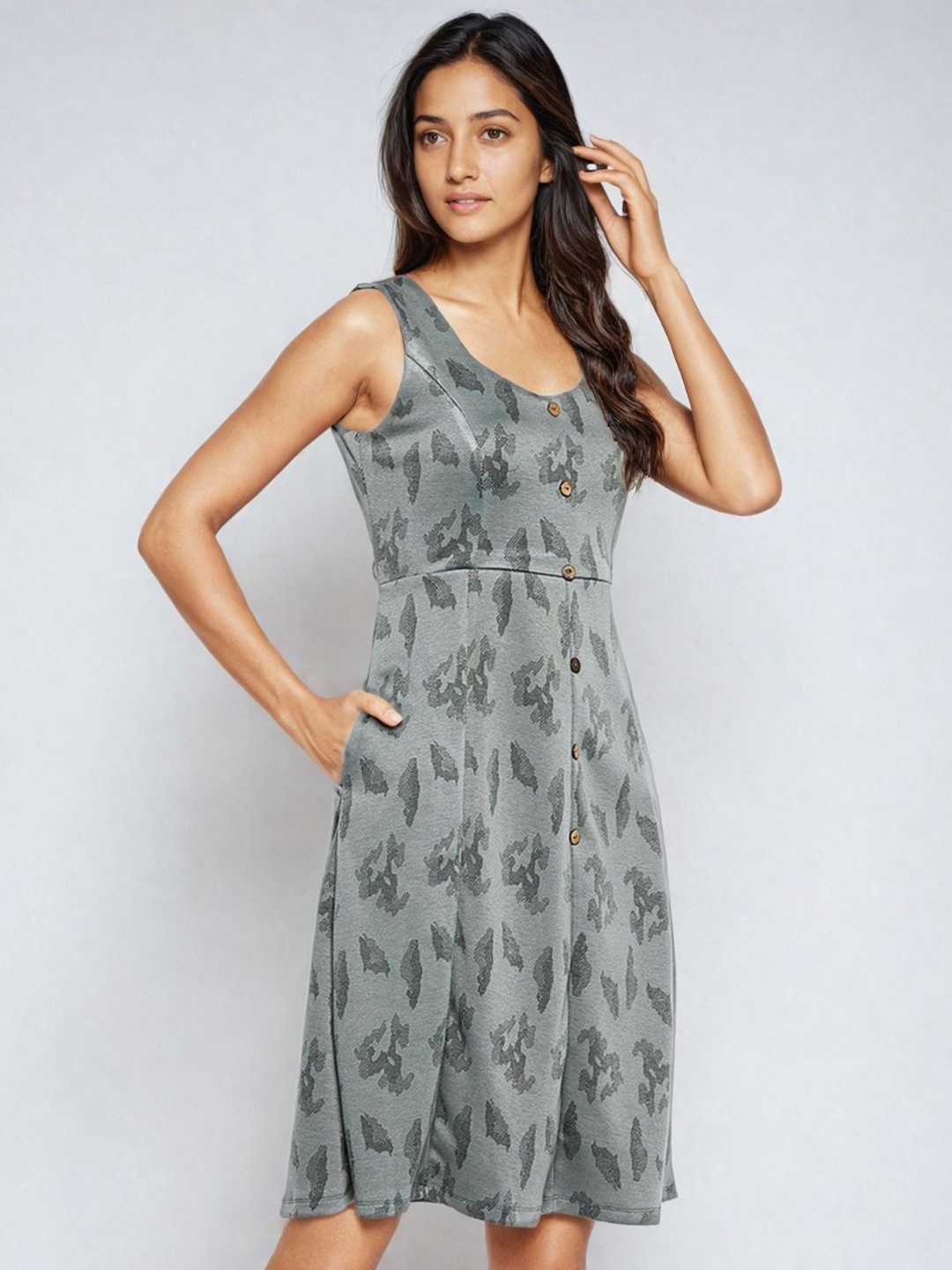 

Isthitos Self Design A-Line Dress, Green