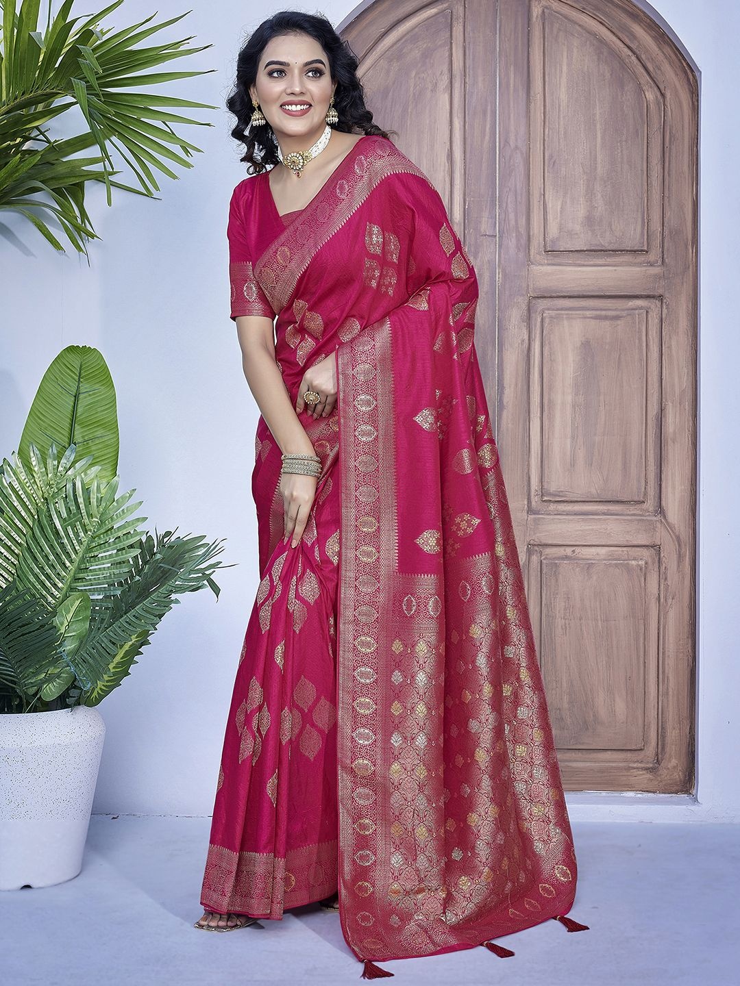 

Satrani Ethnic Motifs Zari Banarasi Saree, Pink