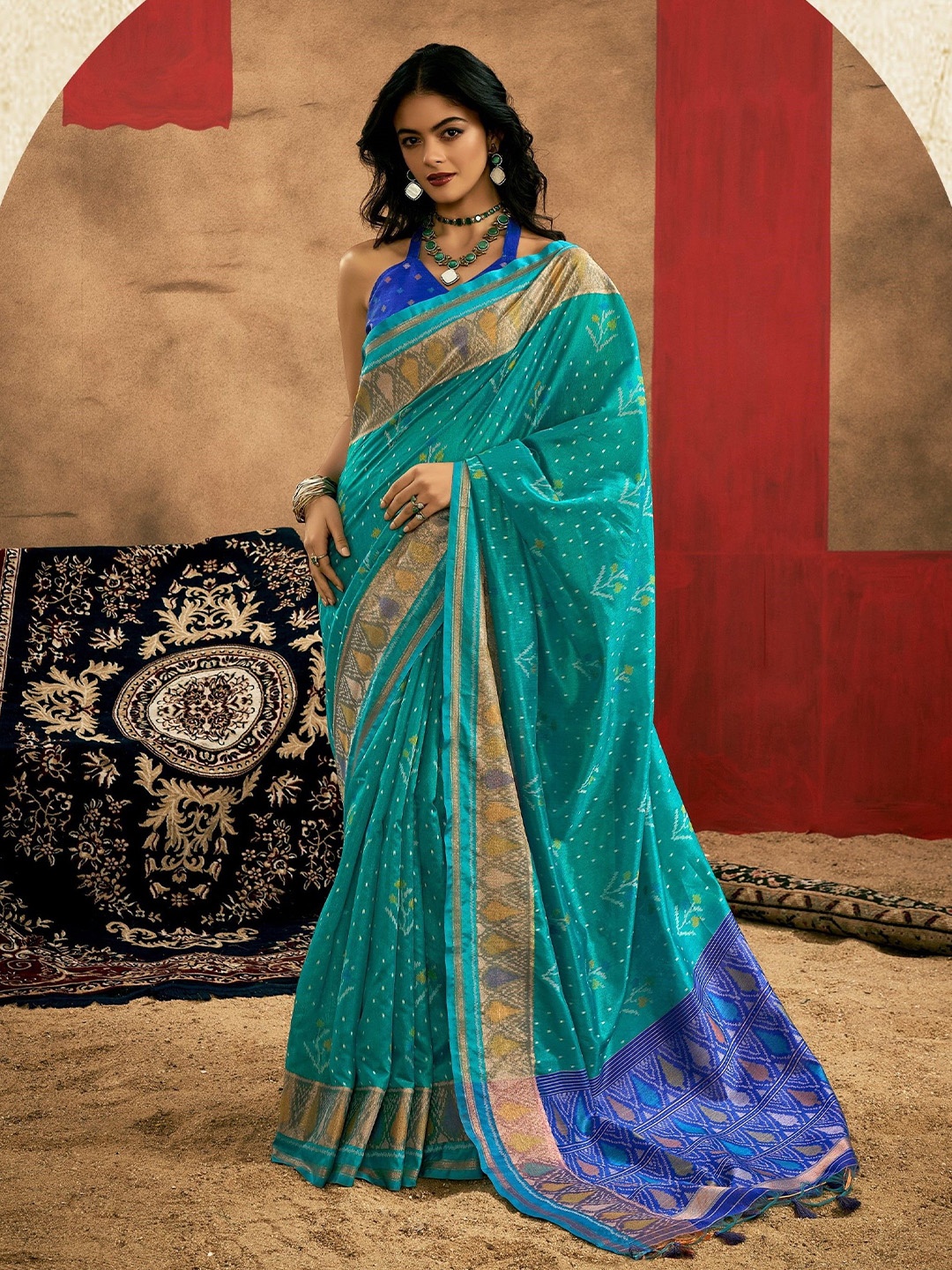 

PEENGAX Woven Design Zari Silk Cotton Patola Saree, Sea green