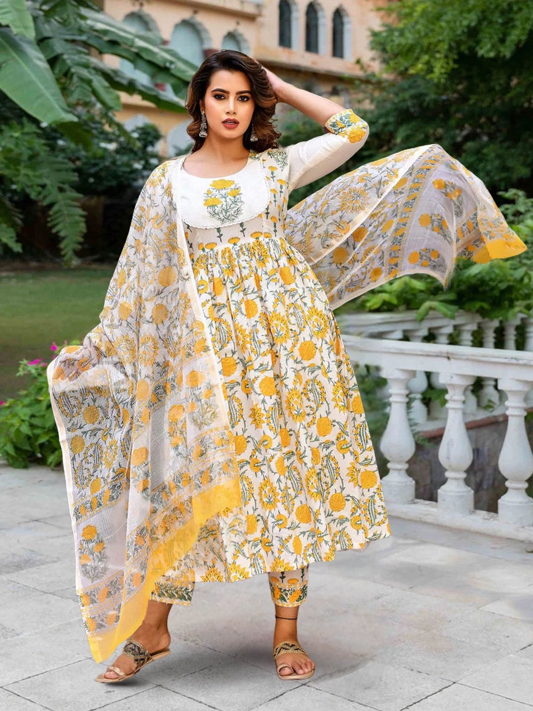 

7Threads Women Ethnic Motifs Printed Regular Kurta with Trousers & With Dupatta, White
