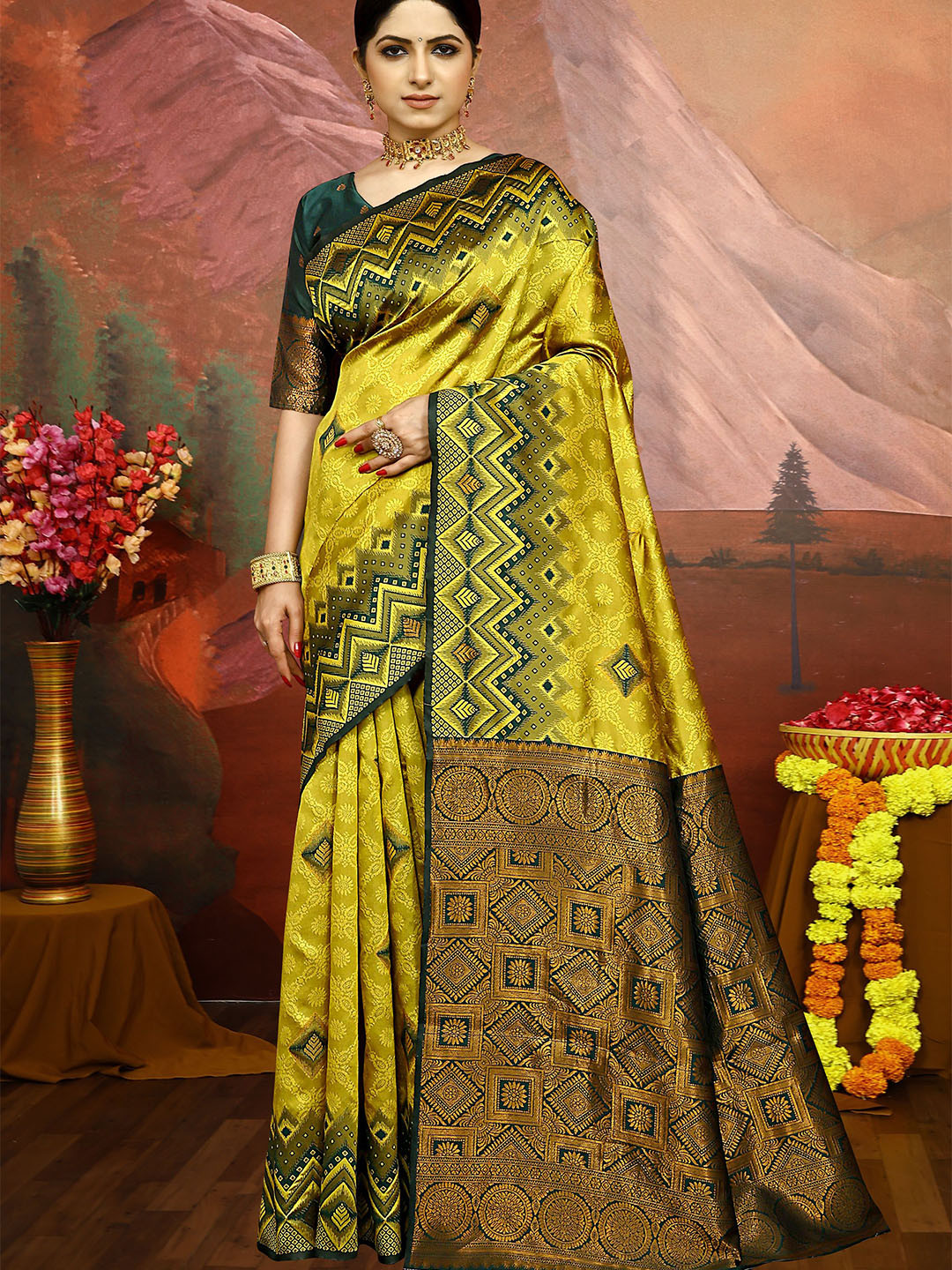 

Aika Woven Design Pure Georgette Saree, Gold