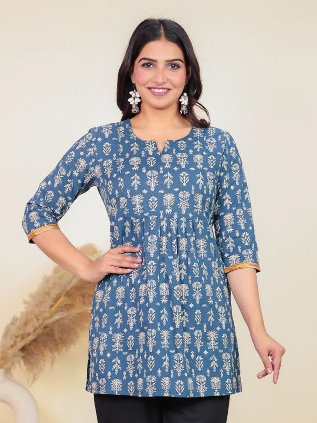 

Aramya Floral Printed Notch Neck Straight Kurti, Blue