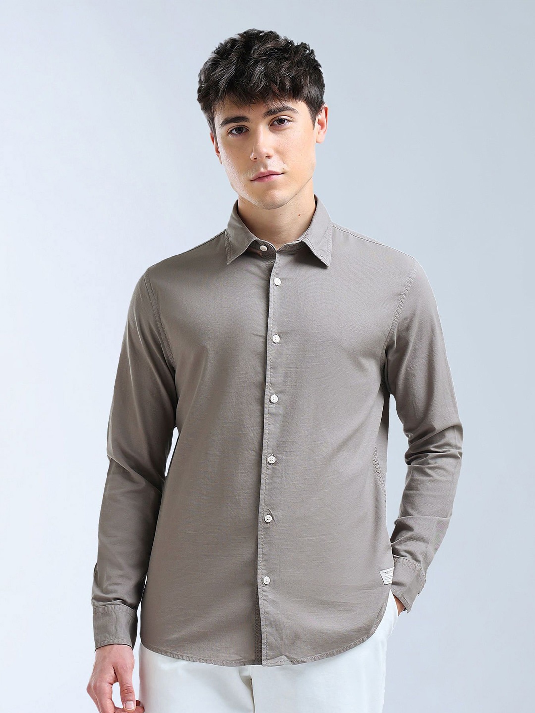 

Flying Machine Slim Fit Twill Weave Spread Collar Pure Cotton Casual Shirt, Brown