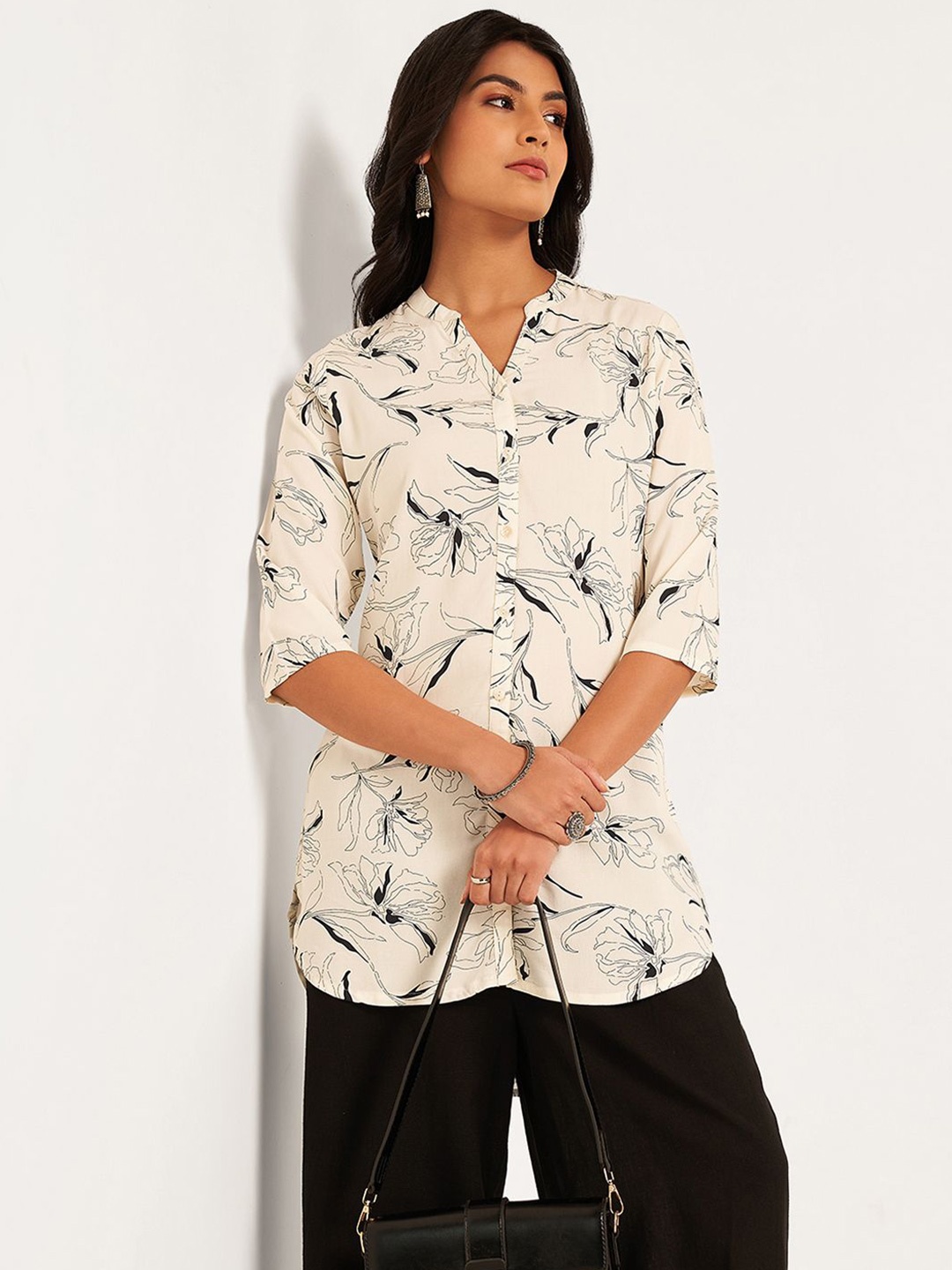 

RANGMANCH BY PANTALOONS Women Mandarin Collar Floral Printed Tunic, Cream