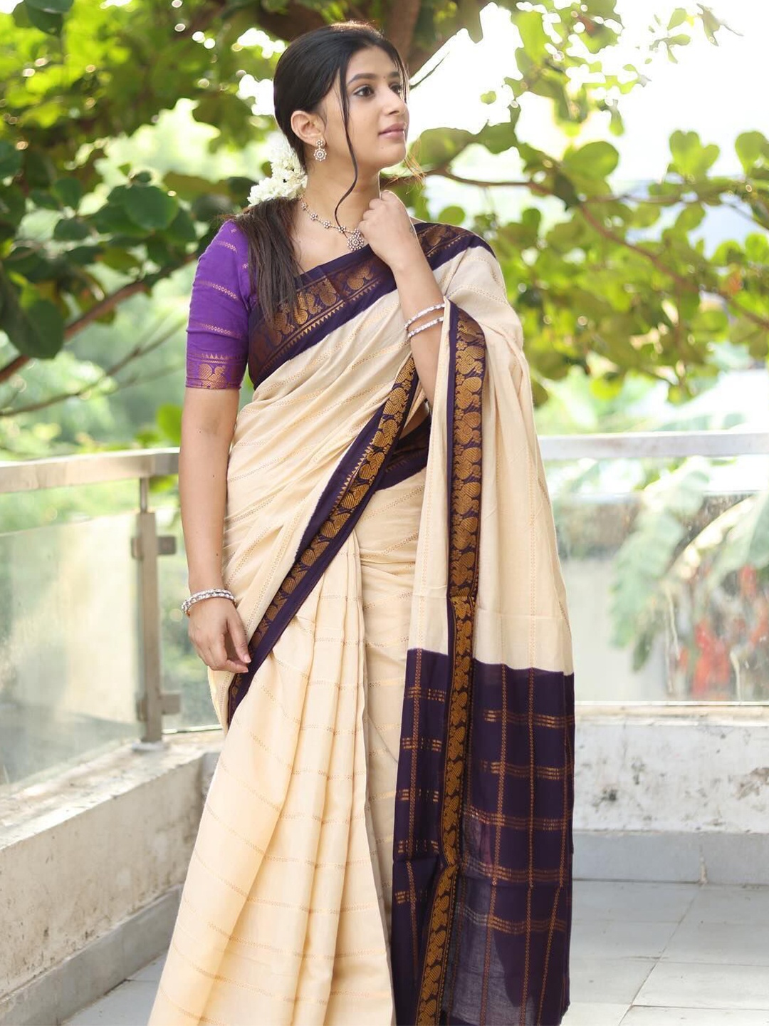 

Aika Pure Silk Bandhani Saree, White
