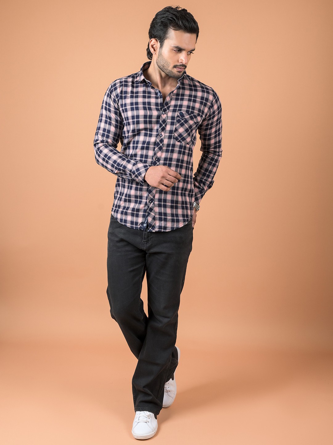

INDIAN THREADS Men Relaxed Fit Spread Collar Tartan Checked Cotton Casual Shirt, Navy blue