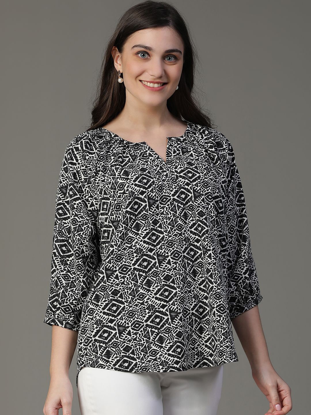 

VEGAL Women Printed Top, Black