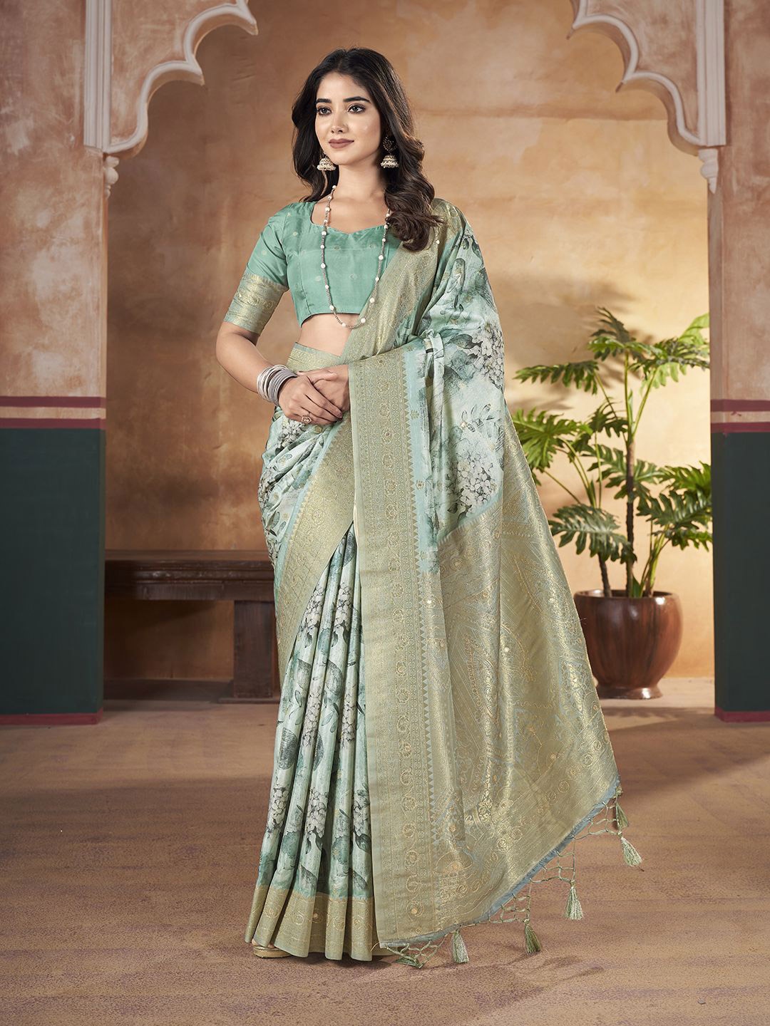 

Mitera Floral Banarasi Saree, Green