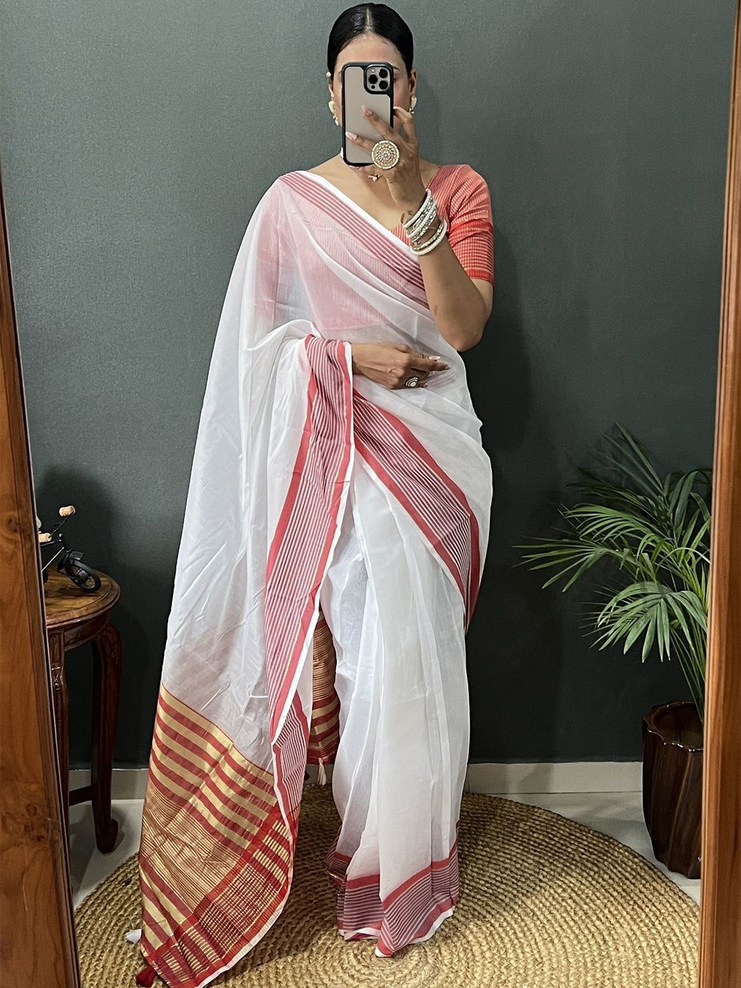

Aika Pure Georgette Saree, Red