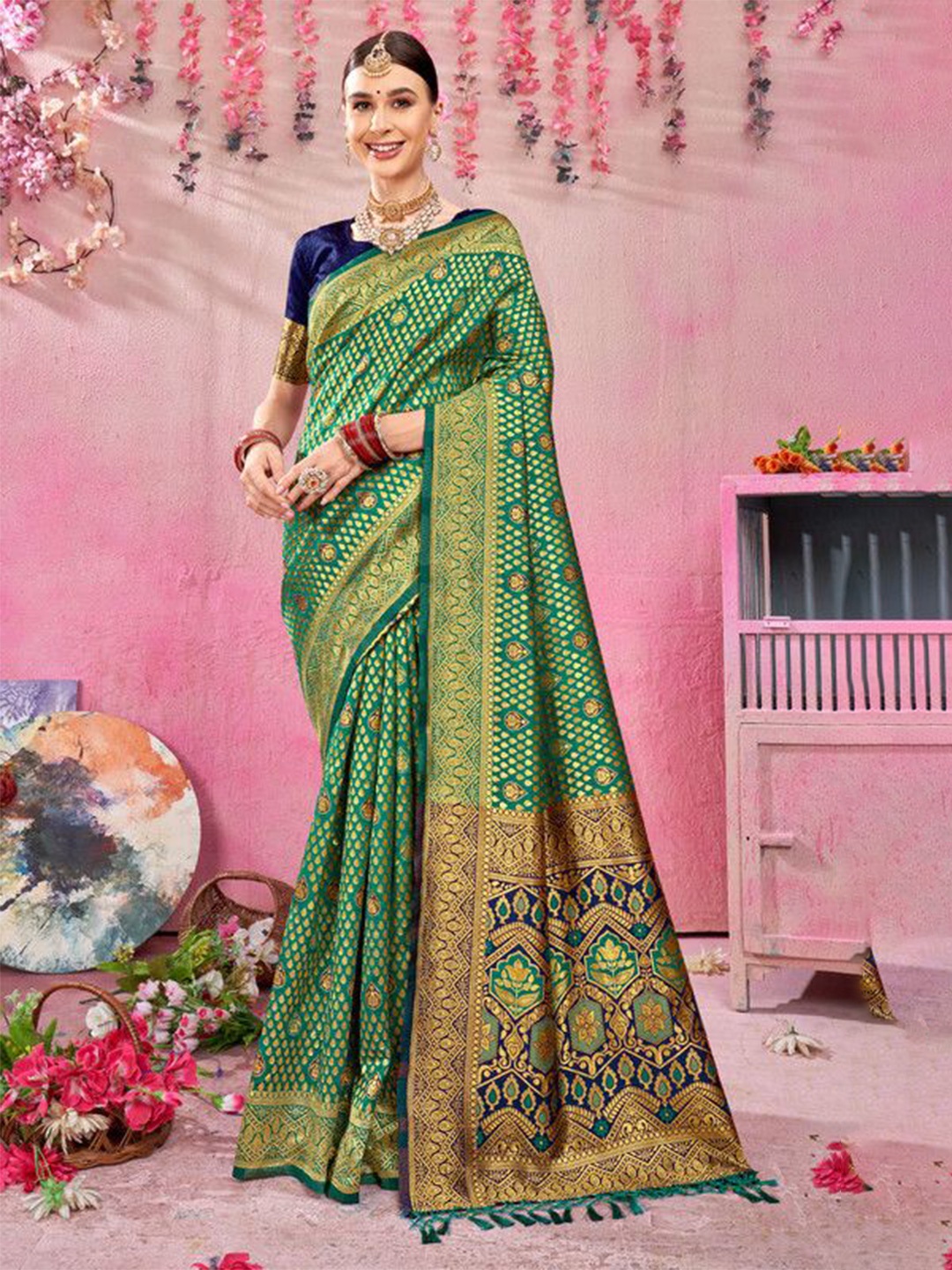 

sagarika Woven Design Zari Kanjeevaram Saree, Green
