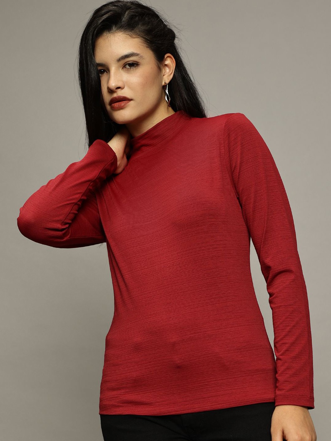 

The Roadster Lifestyle Co Women High Neck Long Sleeves Fitted Top, Maroon