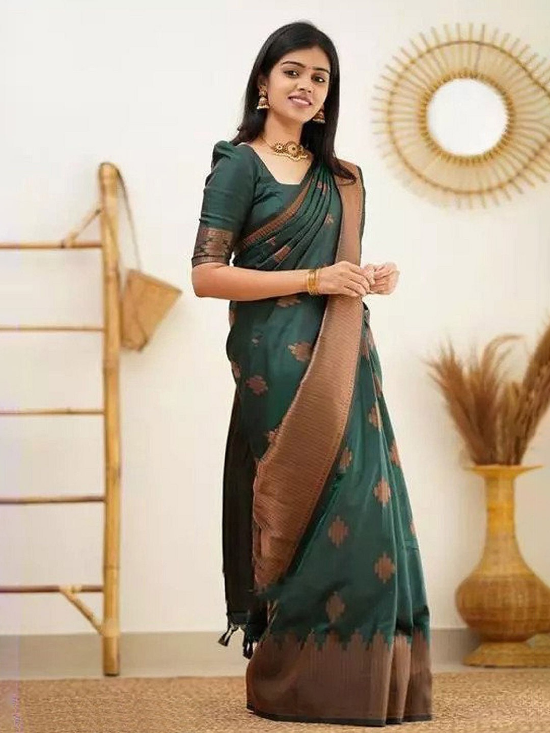 

Aika Woven Design Zari Pure Chiffon Saree, Green