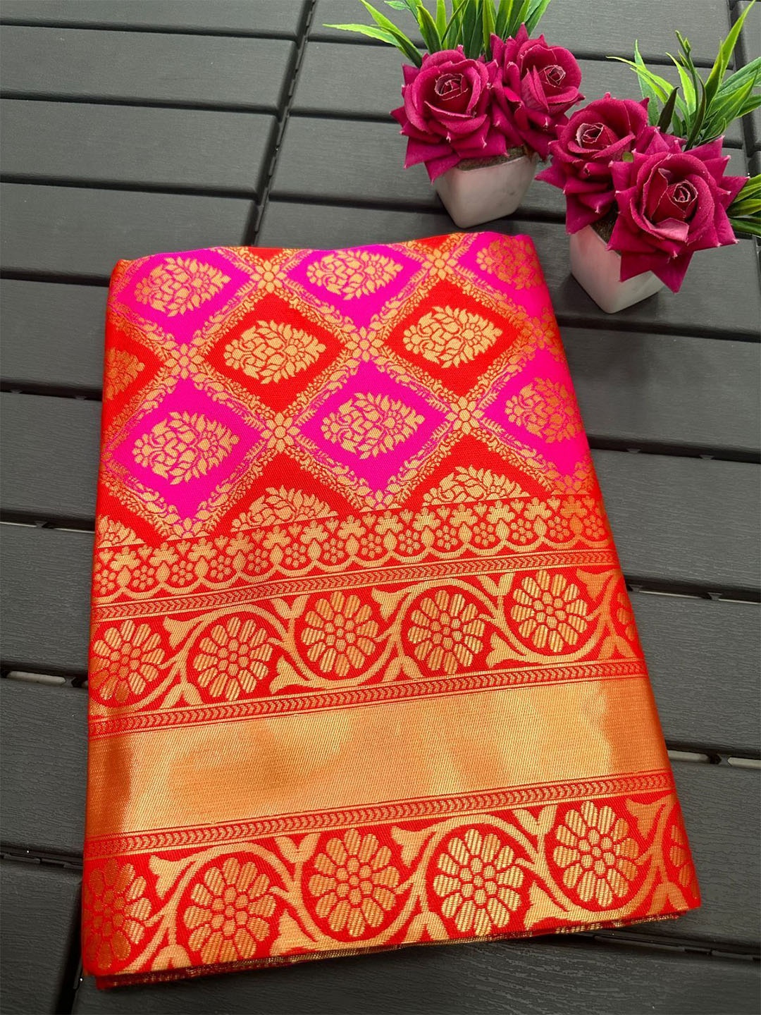 

Aika Woven Design Zari Pure Linen Banarasi Saree, Pink