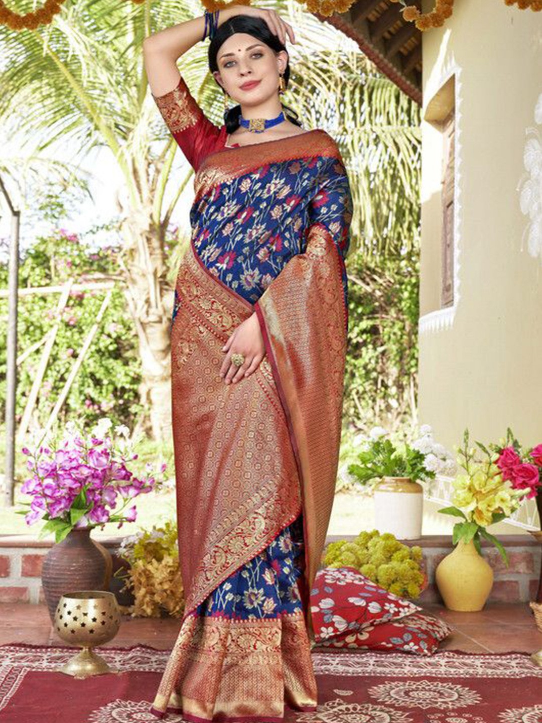 

sagarika Woven Design Zari Banarasi Saree, Navy blue