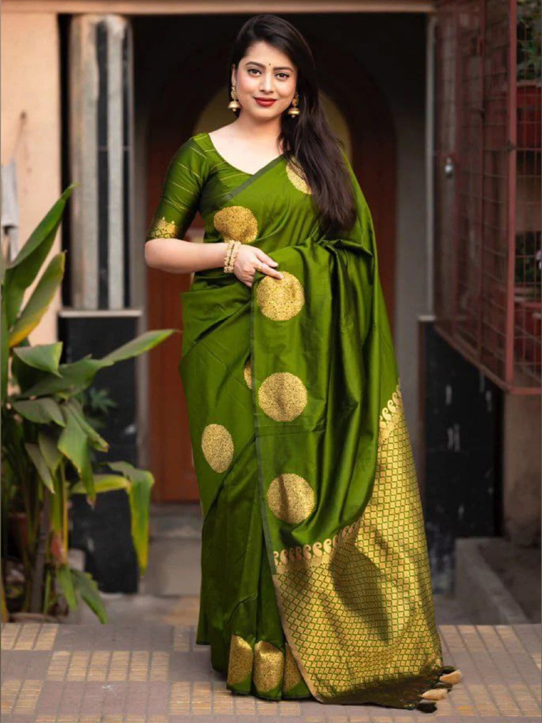

Caracola Woven Design Banarasi Saree, Green