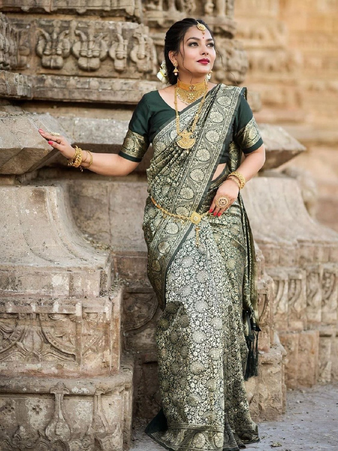 

Aika Floral Pure Cotton Saree, Green