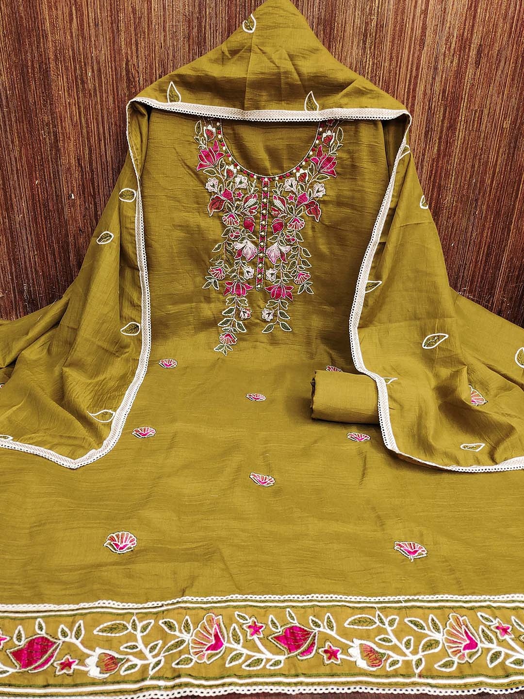 

HERE&NOW Floral Embroidered Parampara Cotton Unstitched Dress Material, Green
