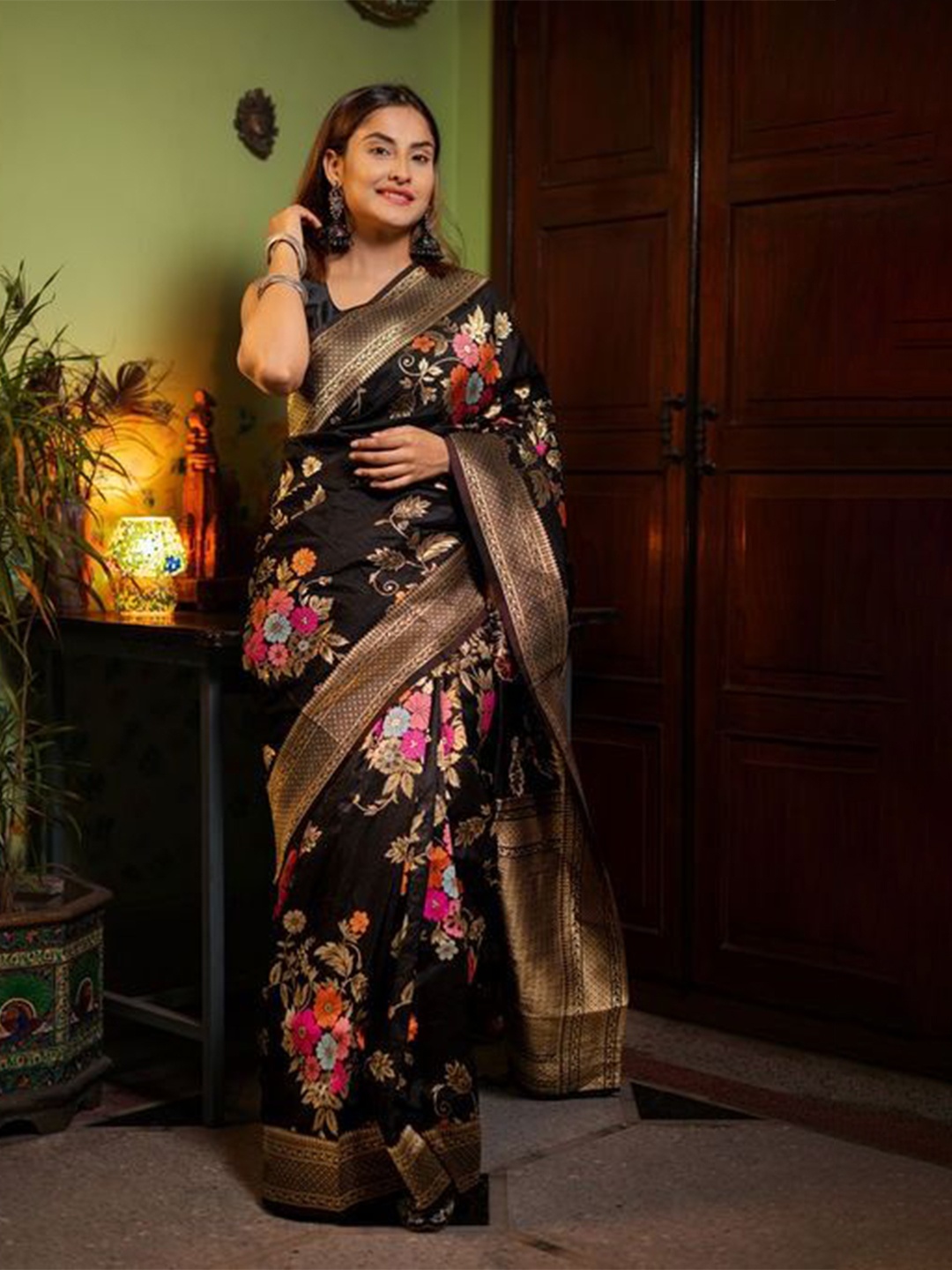 

Caracola Ethnic Motifs Zari Banarasi Saree, Black