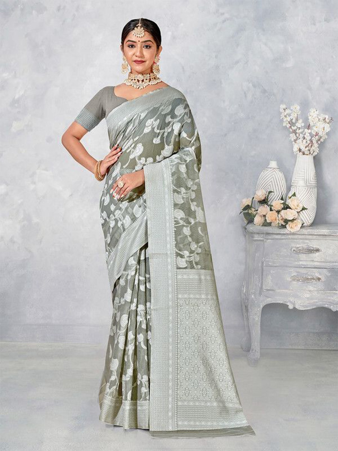 

sagarika Woven Design Zari Chanderi Saree, Grey