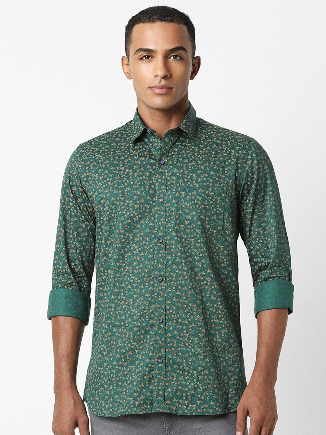 

Peter England Casuals Men Slim Fit Spread Collar Floral Printed Cotton Casual Shirt, Green