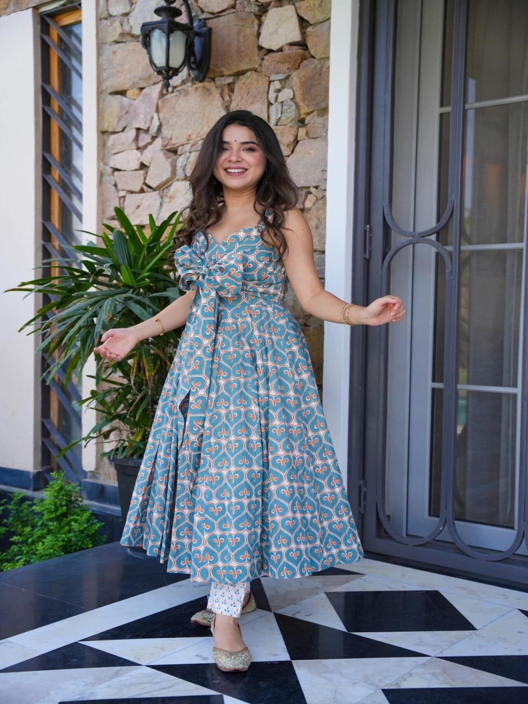 

Idaho Clothing Women Floral Printed Empire Pure Cotton Kurta with Pyjamas, Blue