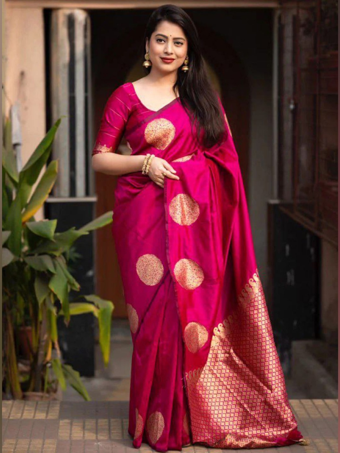 

Caracola Woven Design Zari Banarasi Saree, Pink