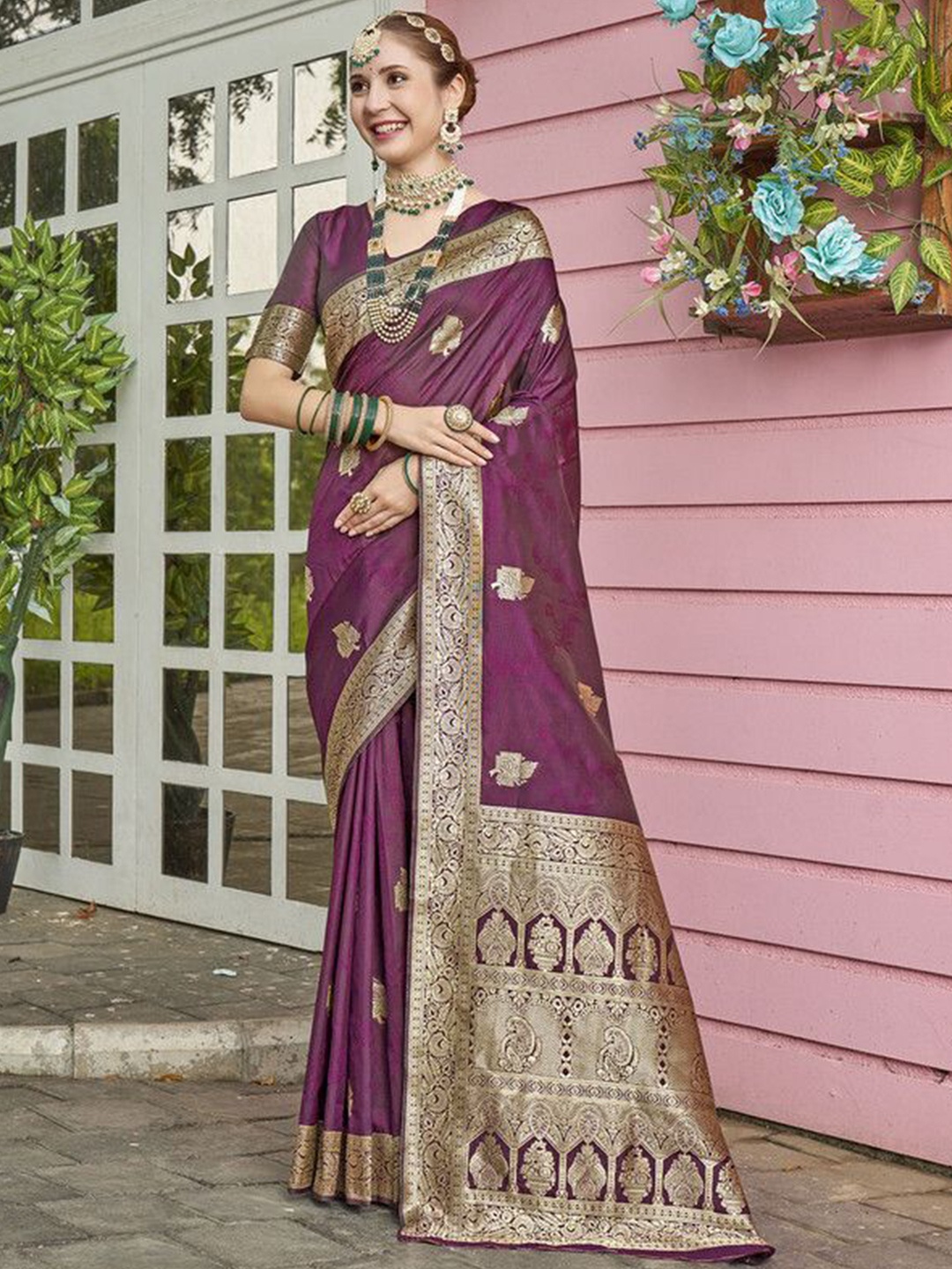 

sagarika Woven Design Zari Banarasi Saree, Magenta