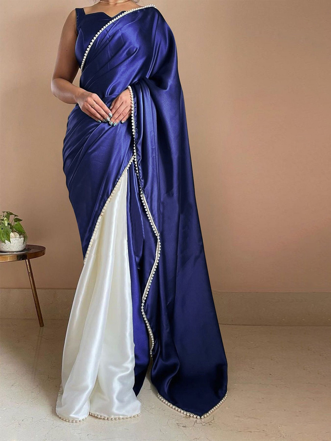 

Aika Colourblocked Saree, Blue