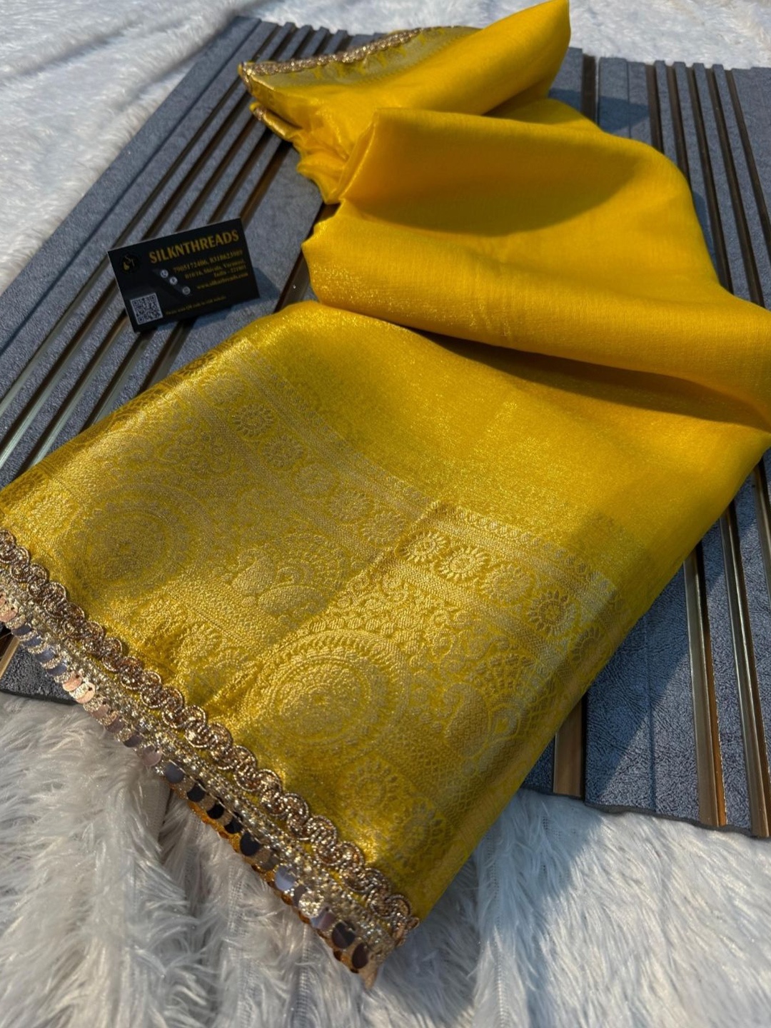 

DIVASTRI Embellished Patchwork Tissue Banarasi Saree, Gold