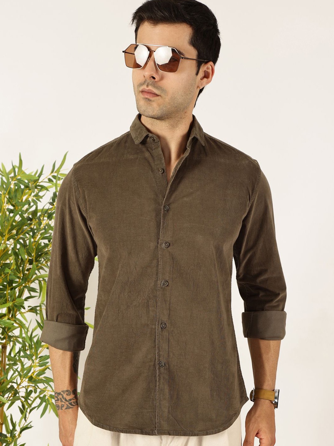 

Mast & Harbour Men Premium Fit Spread Collar Solid Cotton Casual Shirt, Olive