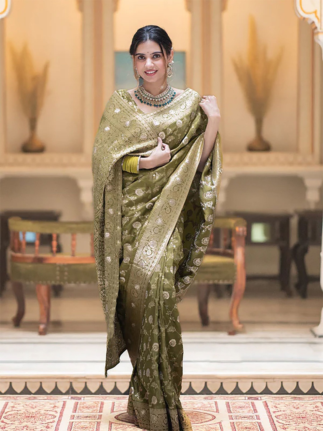 

bigben textile Woven Design Zari Banarasi Saree, Green