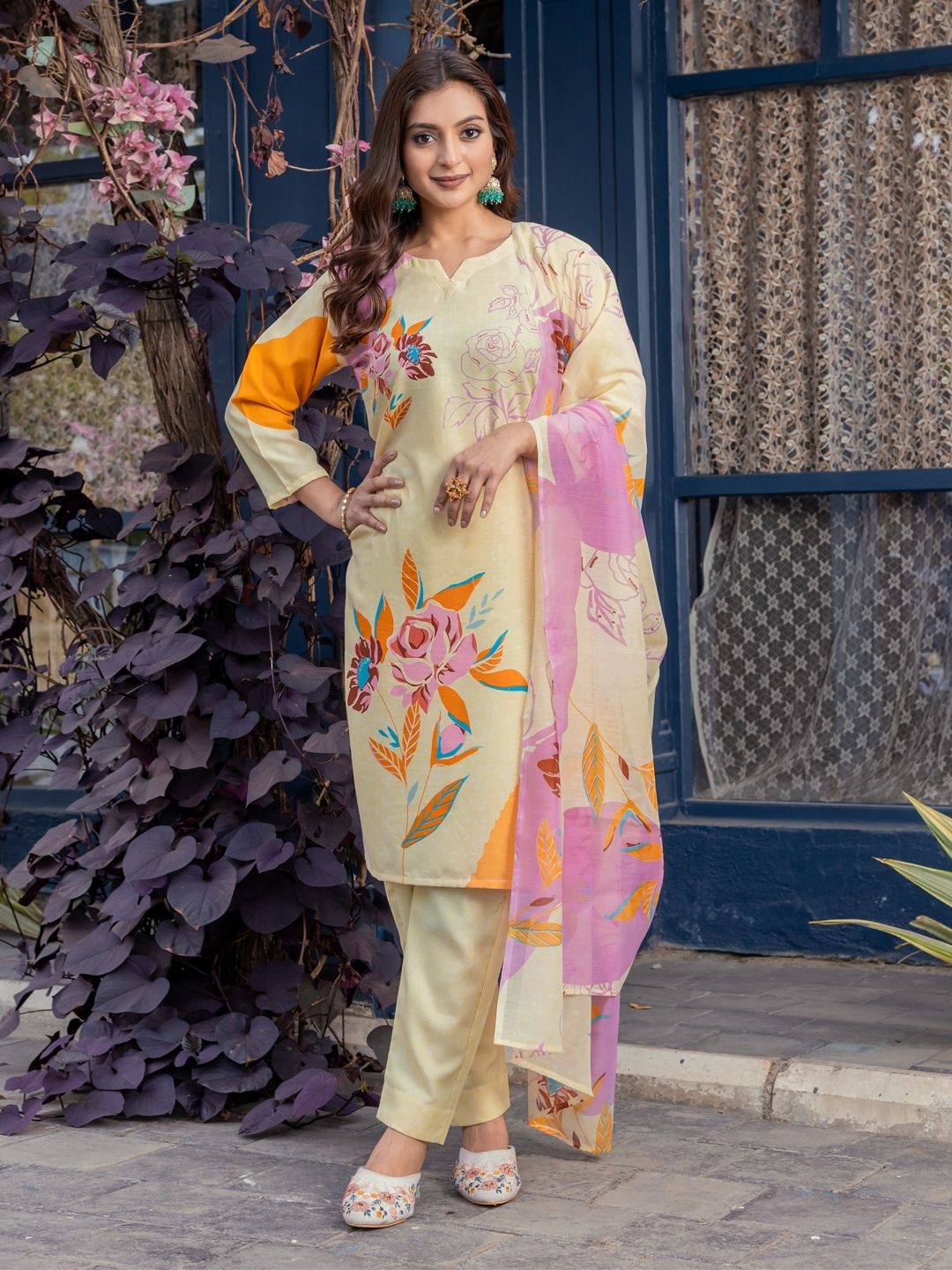 

ARADHNA Women Floral Printed Regular Kurta with Trousers & With Dupatta, Yellow