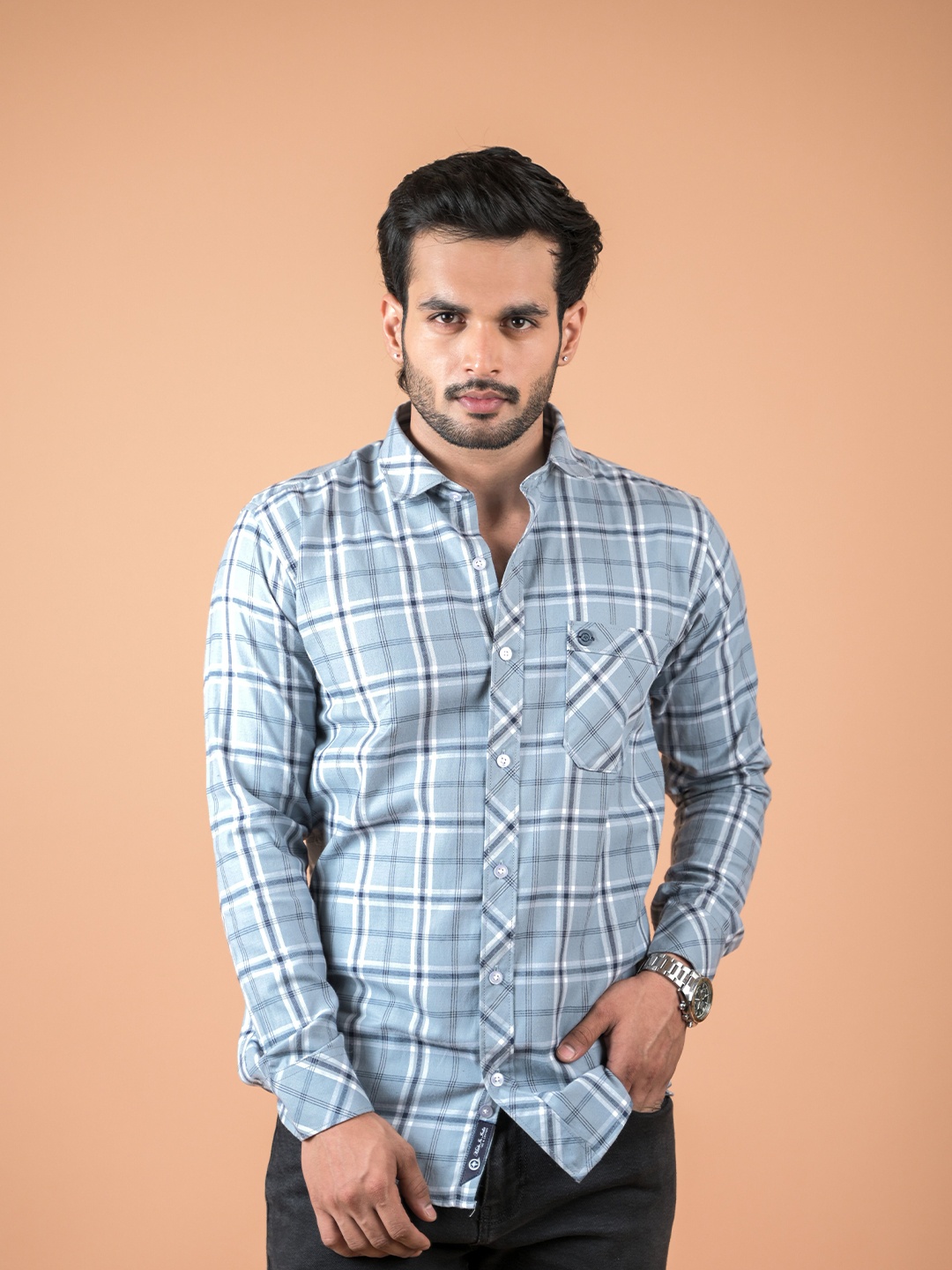 

INDIAN THREADS Men Relaxed Fit Spread Collar Checked Cotton Casual Shirt, Grey