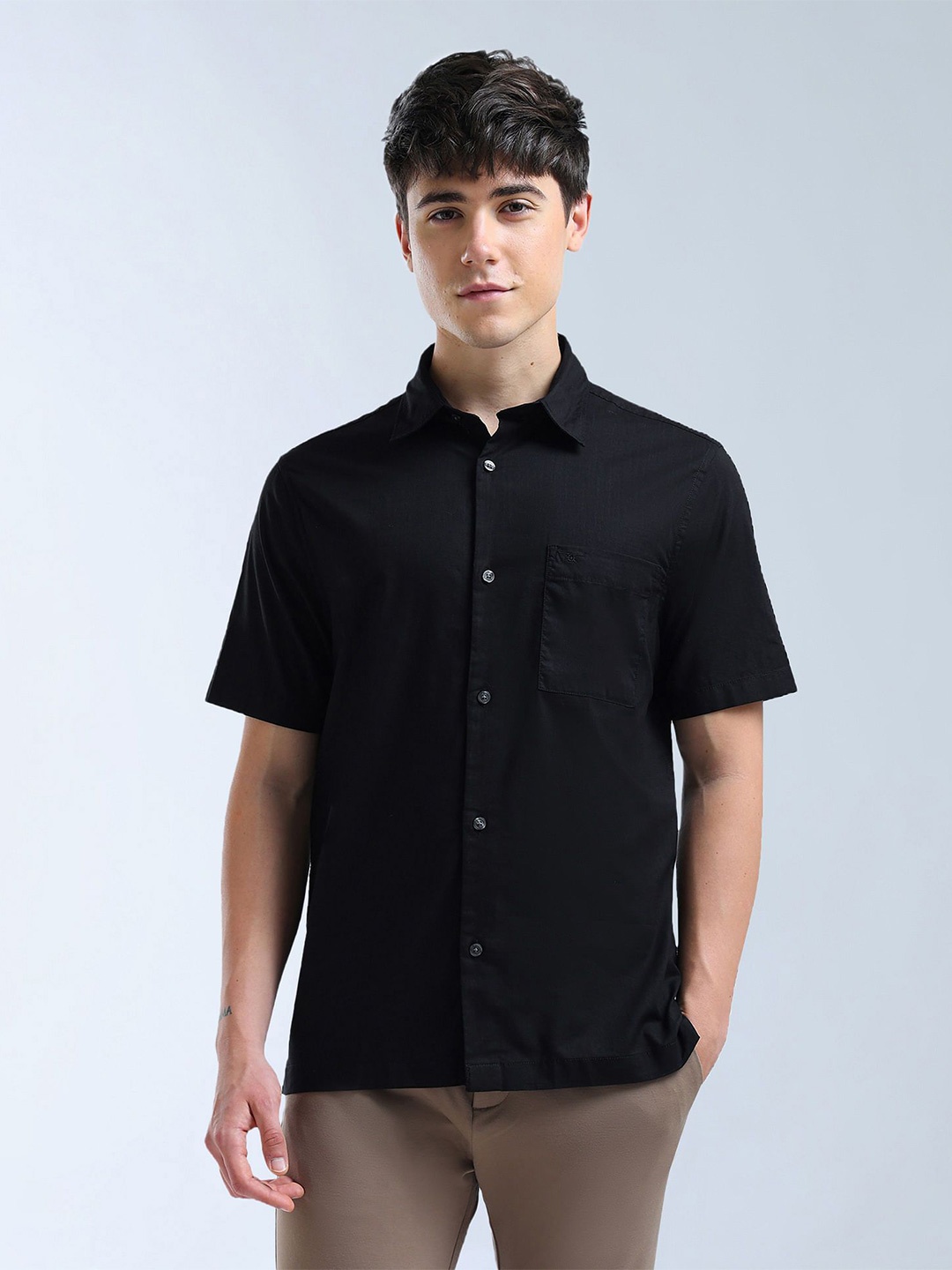 

Flying Machine Classic Short Sleeves Spread Collar Twill Weave Pure Cotton Casual Shirt, Black