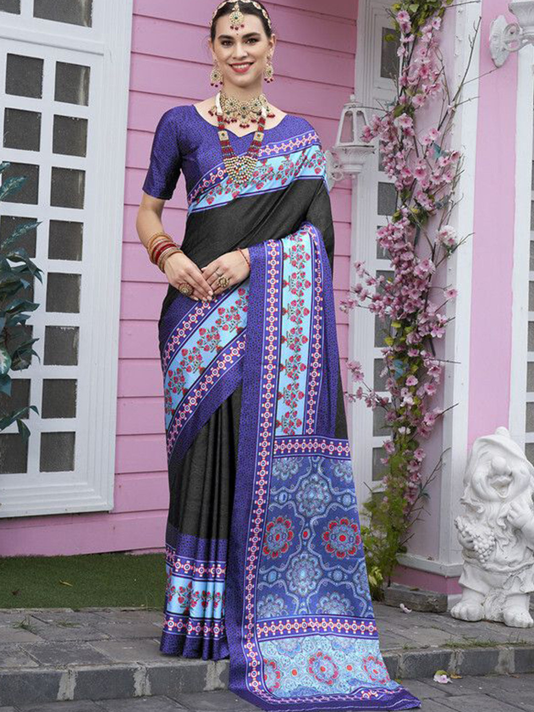 

sagarika Ethnic Motifs Saree, Black
