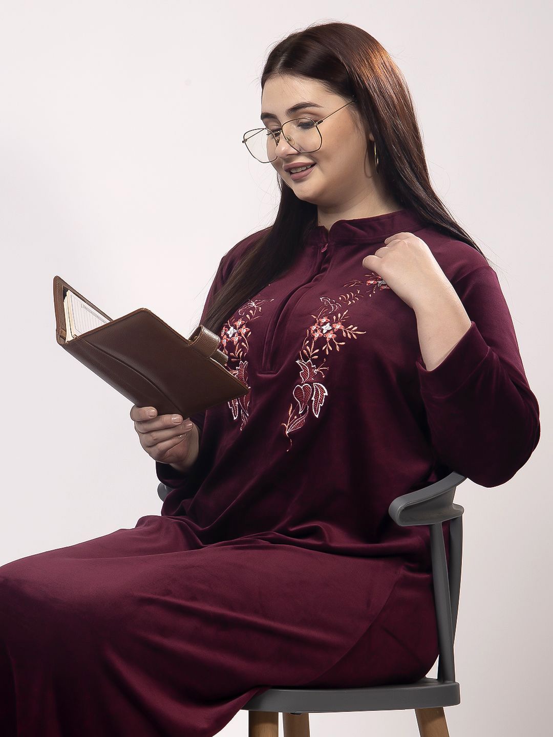 

CHUI MUI Women Plus Size Embroidered Maxi Nightdress, Burgundy