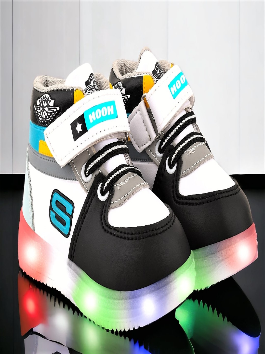 

HOOH Now Comfort in Fashion Kids Colourblocked Lightweight LED Sneakers, Black