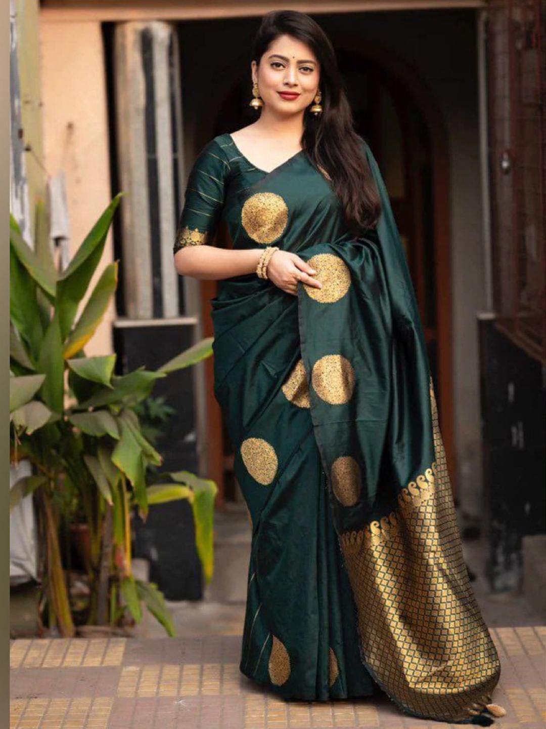 

Caracola Ethnic Motifs Zari Banarasi Saree, Green