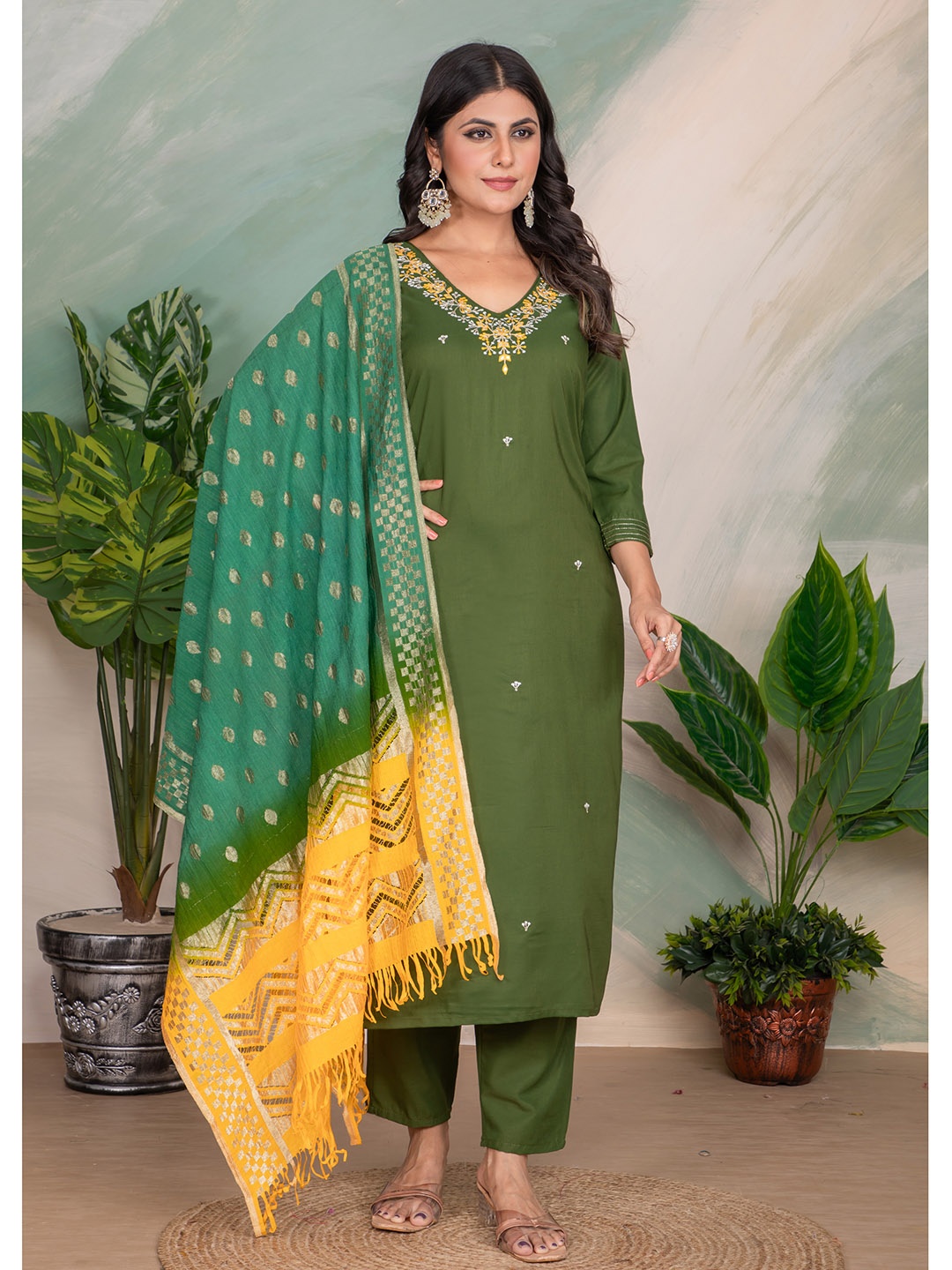 

Sanwariya Silk Floral Thread Work V Neck Kurta with Trousers & Dupatta, Green